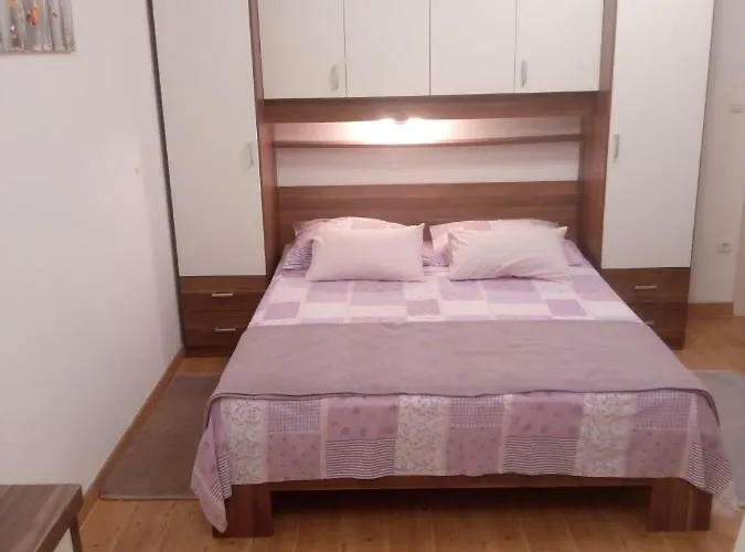 Apartman Lomar *