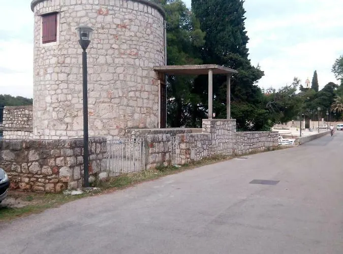 Lomar * Stari Grad (Hvar)