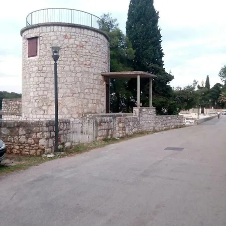 Lomar * Stari Grad (Hvar)